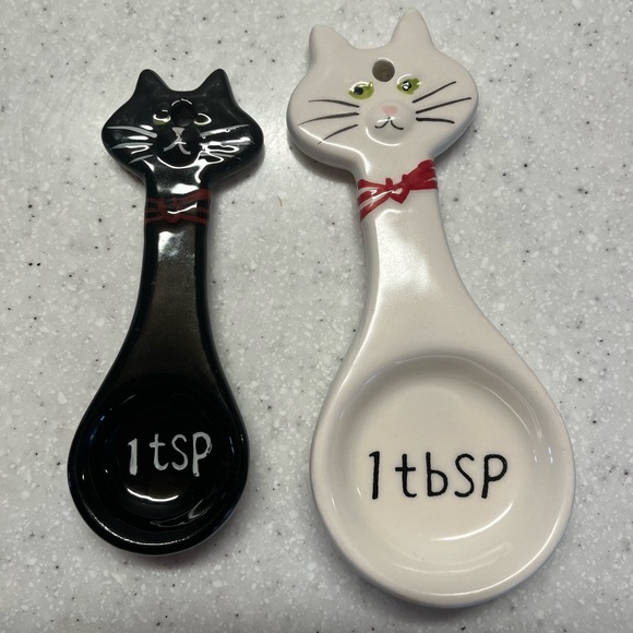 Boston Warehouse Brand Glazed Stoneware Cat Design Measuring Spoon Set - Picture 3 of 5